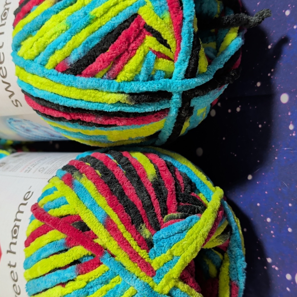 RARE! 2 New Skeins Red Heart Sweet Home Blanket Yarn NWT Blacklight Discontinued - Picture 5 of 7